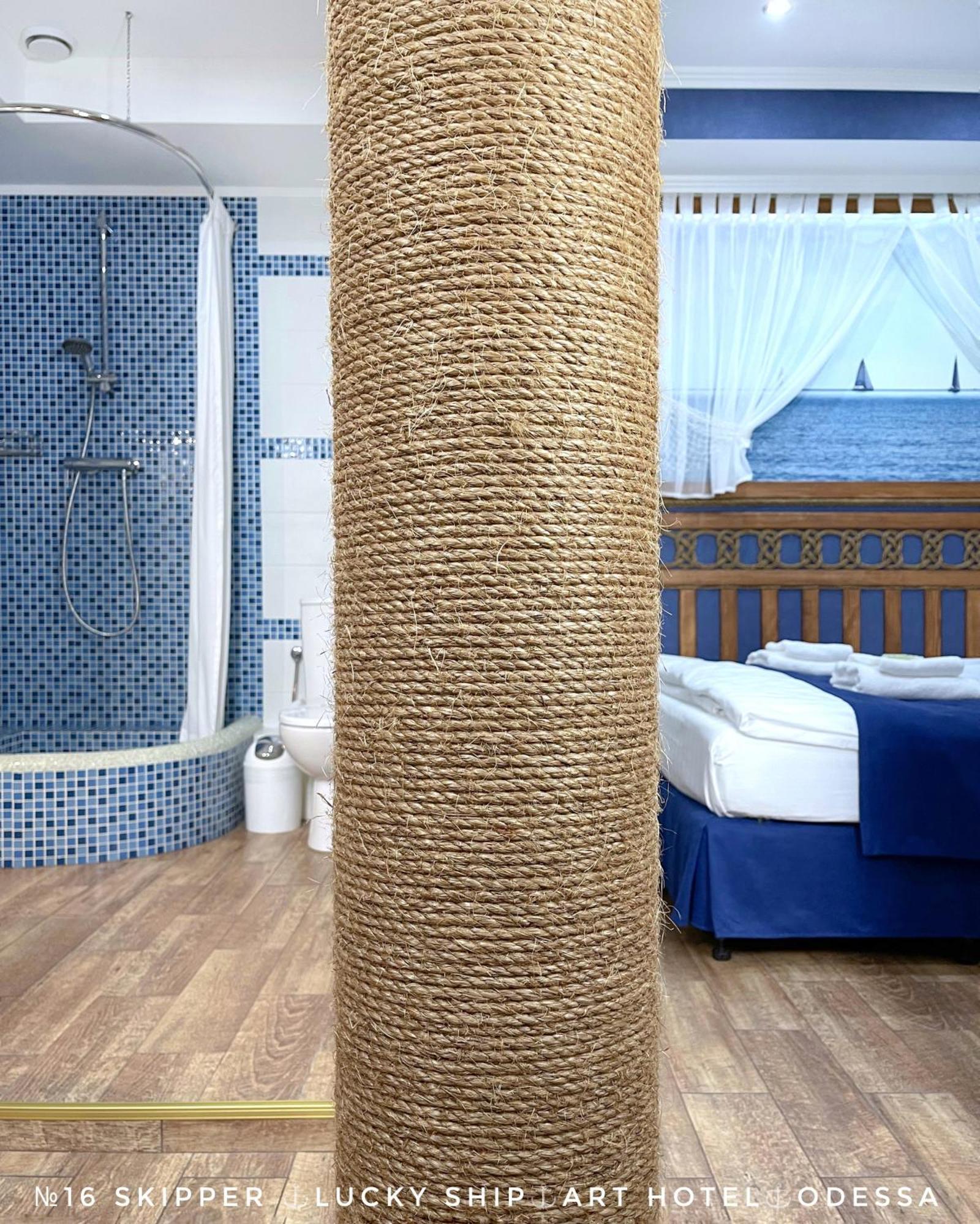 Lucky Ship Art Hotel أوديسا الغرفة الصورة