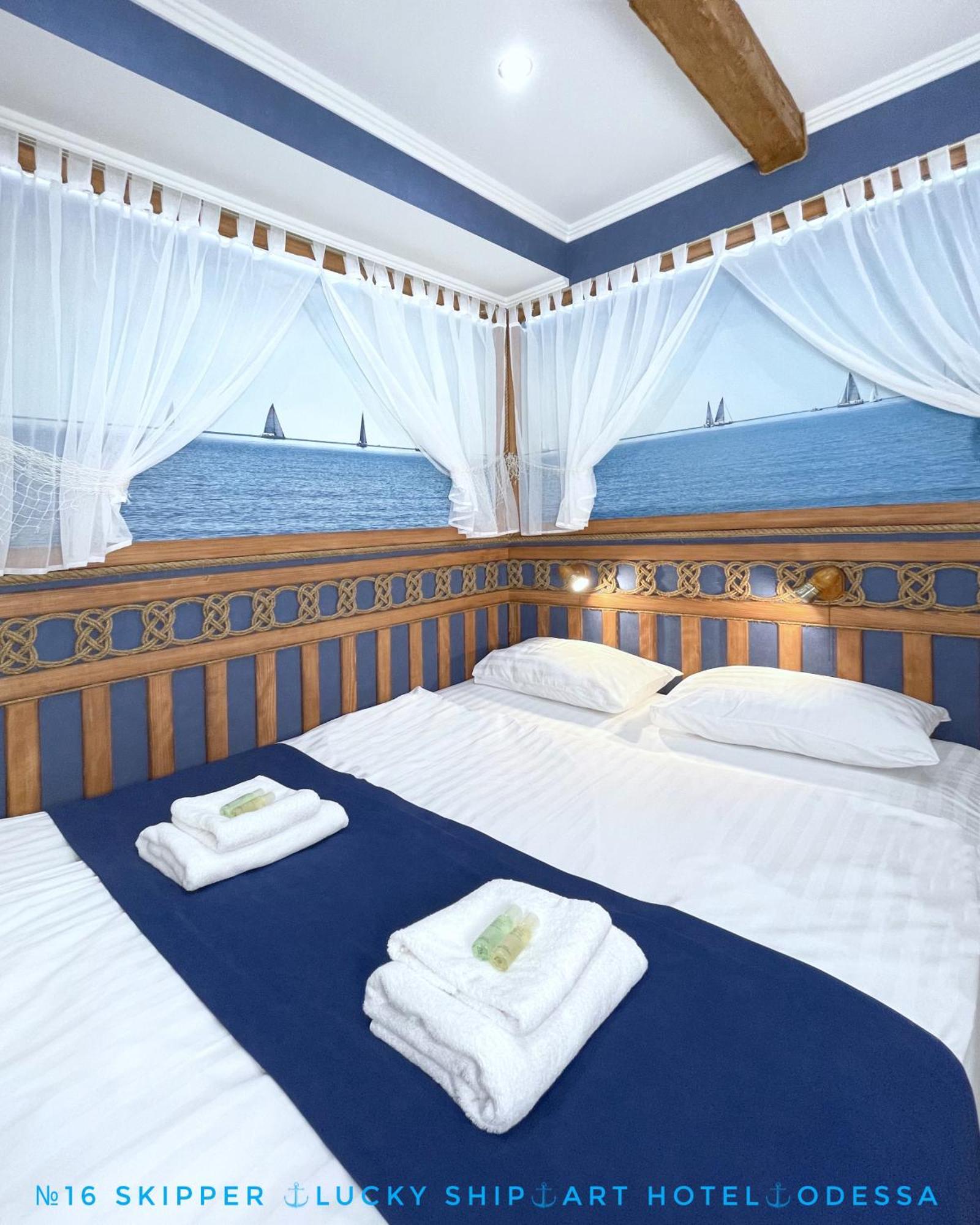 Lucky Ship Art Hotel أوديسا الغرفة الصورة