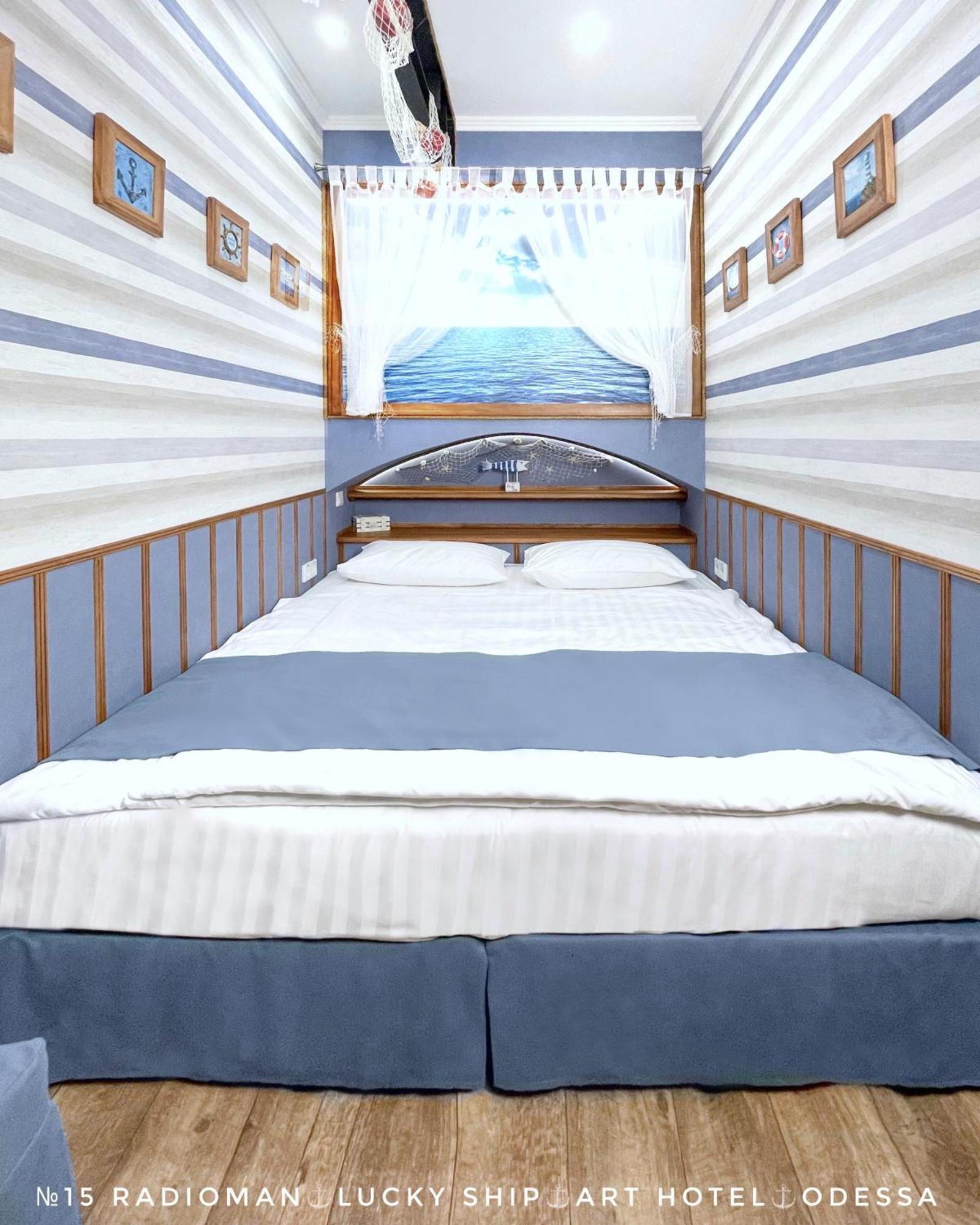 Lucky Ship Art Hotel أوديسا الغرفة الصورة