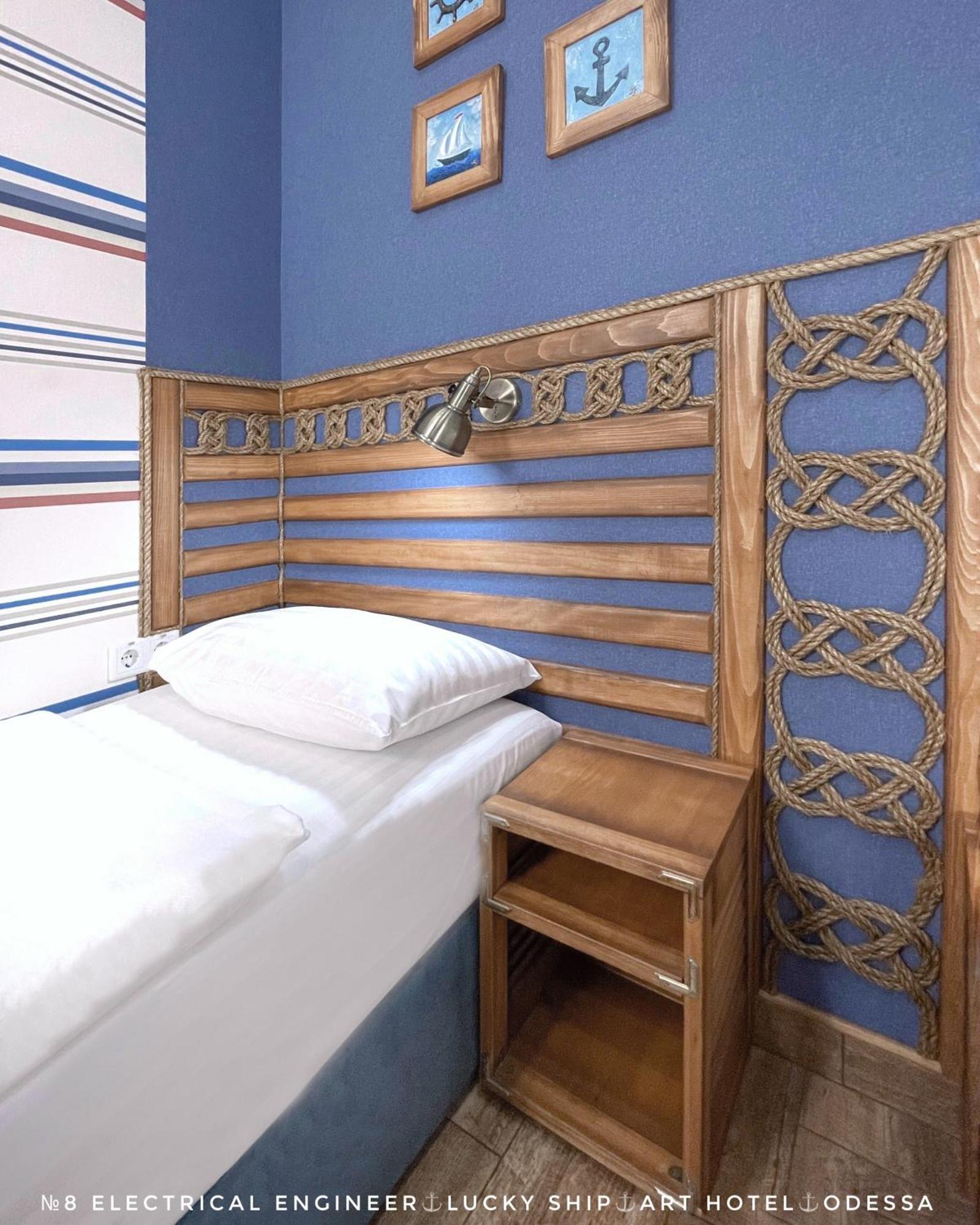 Lucky Ship Art Hotel أوديسا الغرفة الصورة
