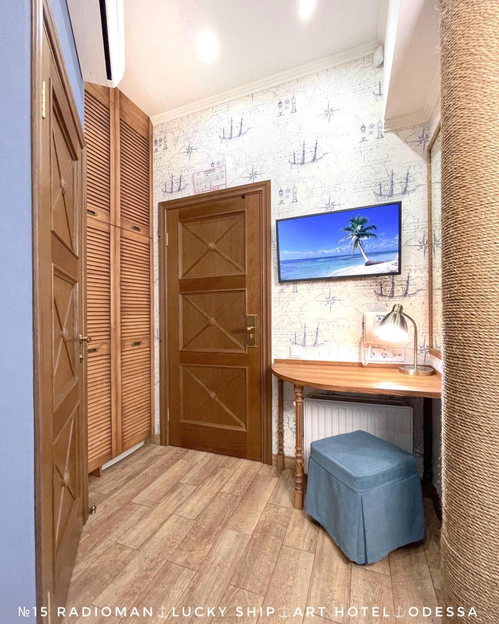 Lucky Ship Art Hotel أوديسا الغرفة الصورة