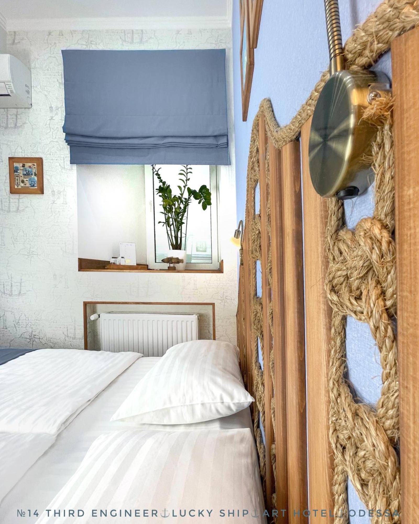 Lucky Ship Art Hotel أوديسا الغرفة الصورة