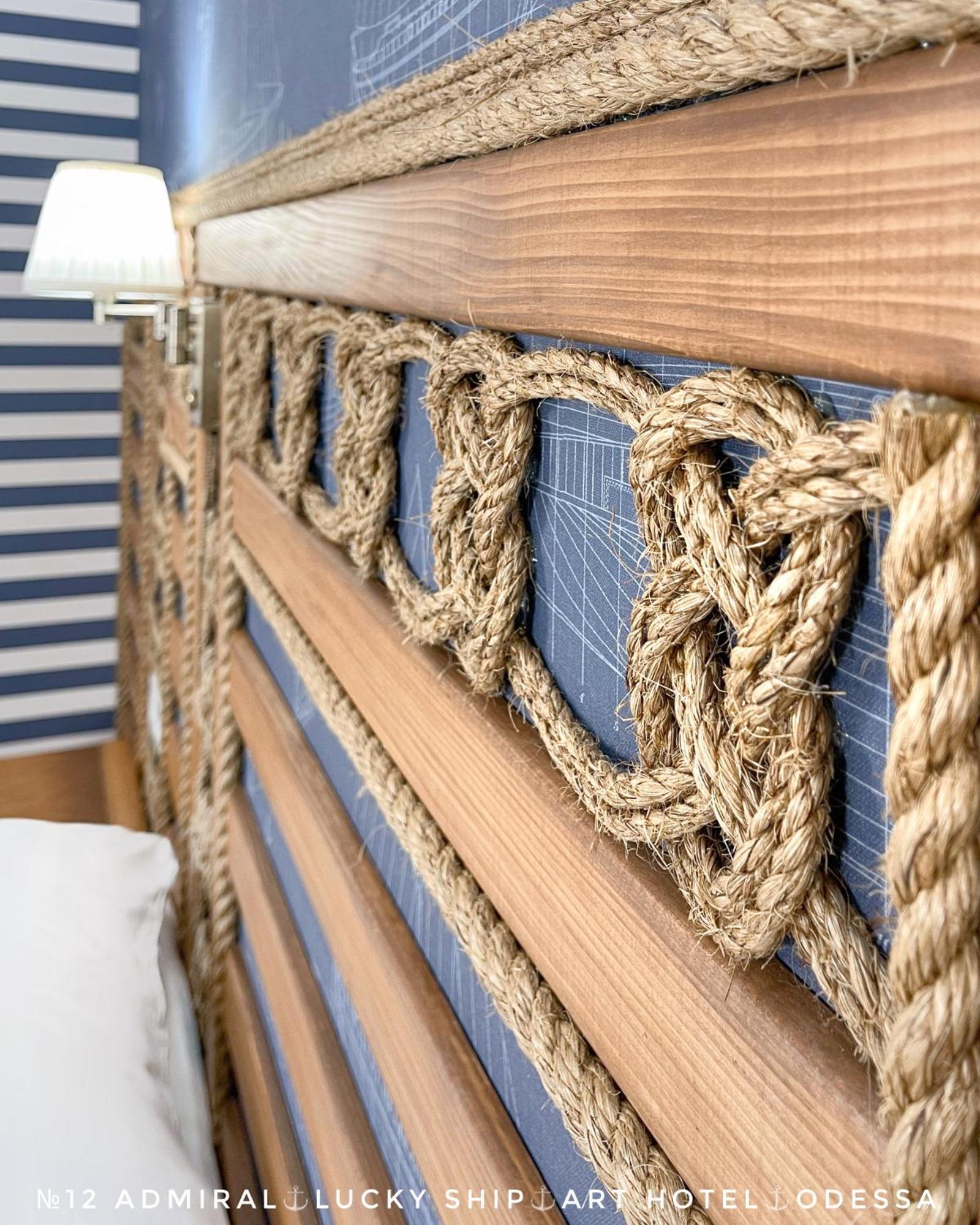 Lucky Ship Art Hotel أوديسا الغرفة الصورة
