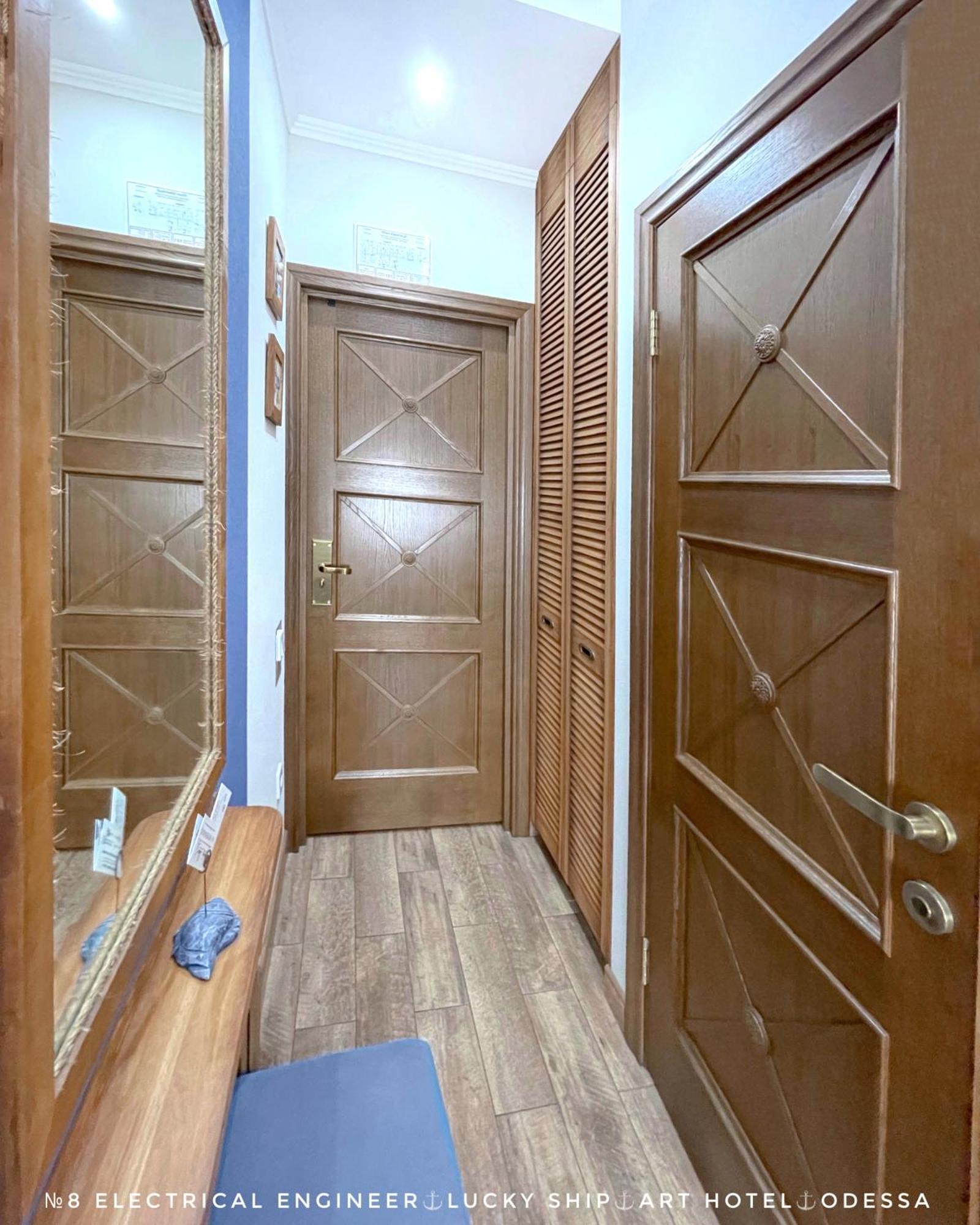 Lucky Ship Art Hotel أوديسا الغرفة الصورة