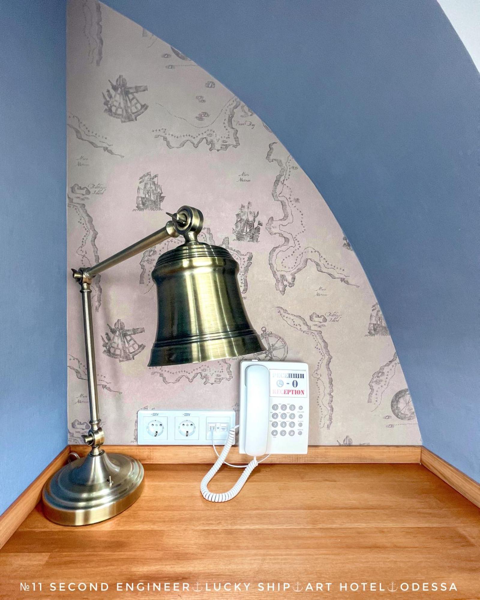 Lucky Ship Art Hotel أوديسا الغرفة الصورة