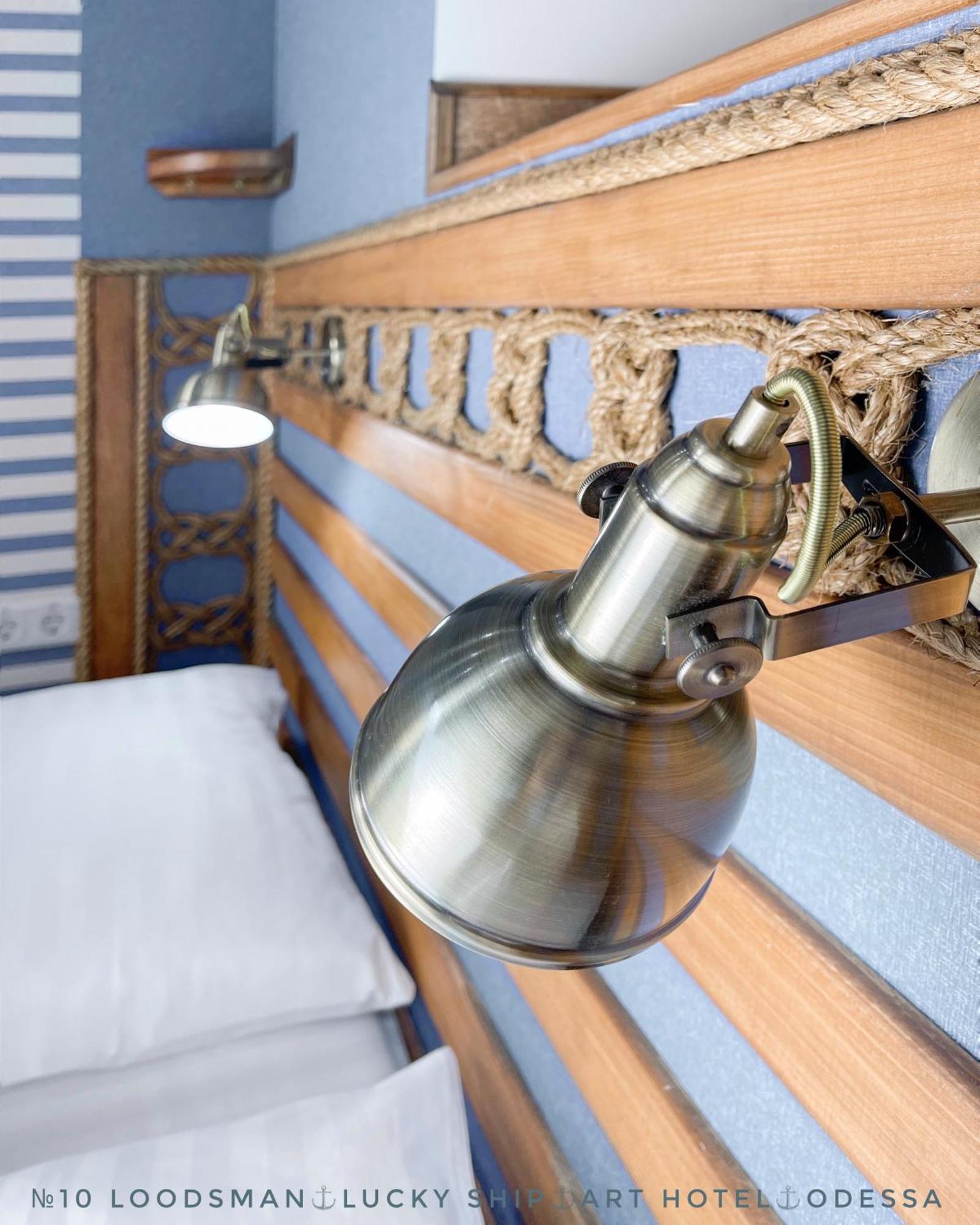 Lucky Ship Art Hotel أوديسا الغرفة الصورة
