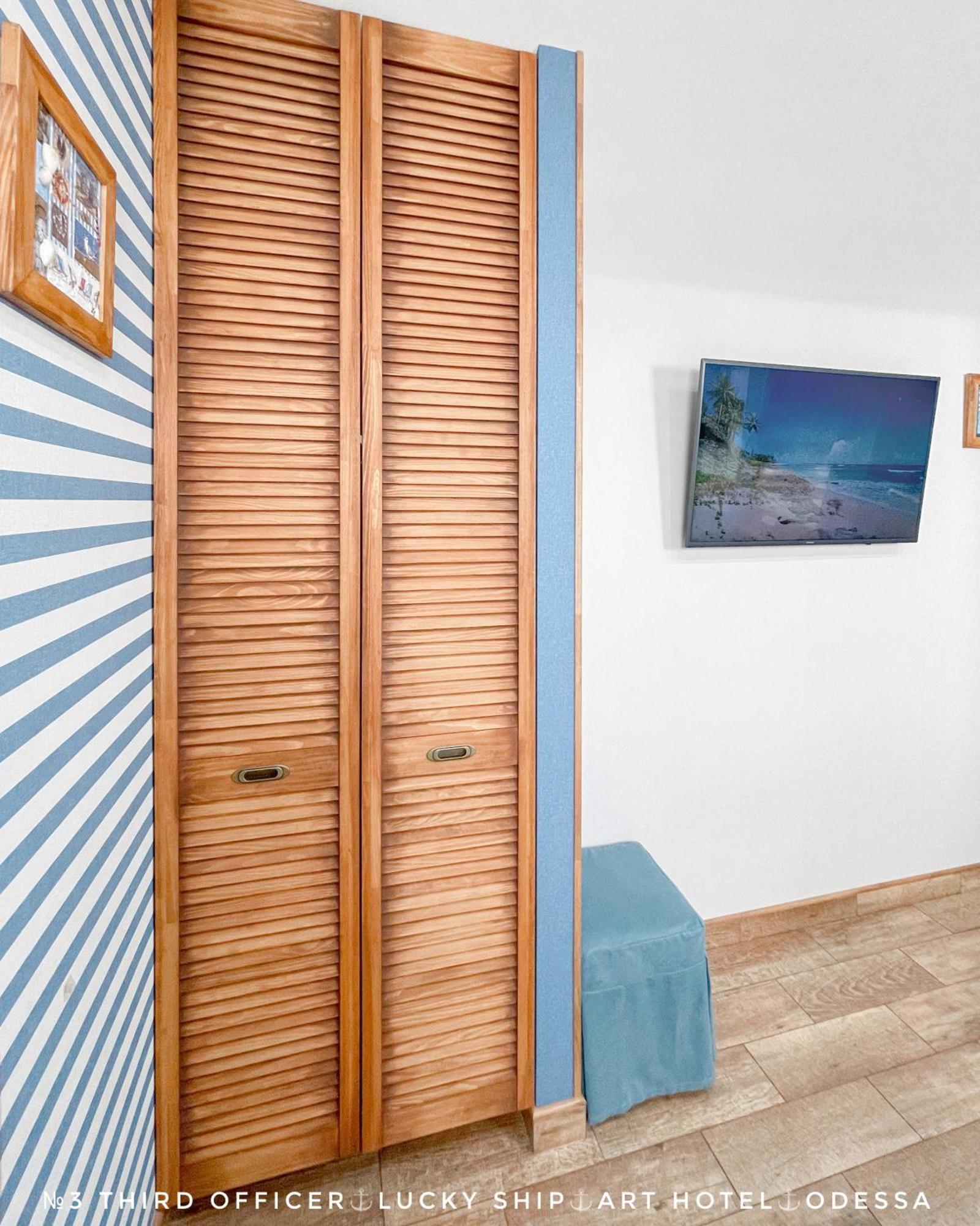 Lucky Ship Art Hotel أوديسا الغرفة الصورة